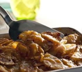 Cheddar Potato & Gravy Bake image